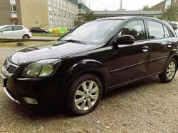 Svart Begagnad 2011 Kia Rio Halvkombi | 35 000 kr