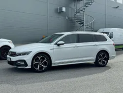 Vit Begagnad 2021 VW Passat R-line Kombi | 249 800 kr (Marknadspris)