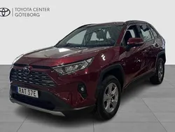 Röd Begagnad 2023 Toyota RAV4 Hybrid Active SUV | 374 900 kr (Superpris)