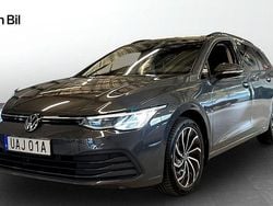 Mörkgrå (dolphin grey metallic) Begagnad 2022 VW Golf VIII Life Kombi | 268 900 kr (Marknadspris)