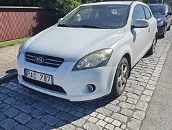 Vit Begagnad 2011 Kia ProCeed 4 Halvkombi | 42 000 kr (Marknadspris)