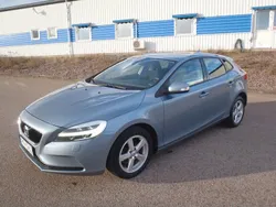 Ljusblå Begagnad 2017 Volvo V40 Kinetic Kombi | 127 500 kr (Marknadspris)