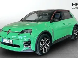 Grön (green) Ny 2025 Renault R5 Techno Halvkombi | 425 700 kr (Marknadspris)