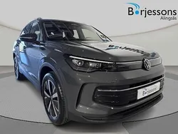 Mörkgrå (grå) Ny 2025 VW Tiguan Life SUV | 549 900 kr (Marknadspris)