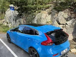 Blå Begagnad 2014 Volvo V40 R-Design Kombi | 155 000 kr (Marknadspris)