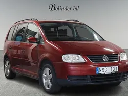 Ljusröd Begagnad 2005 VW Touran Trendline Minibuss | 39 800 kr (Marknadspris)
