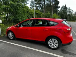 Röd Begagnad 2014 Ford Focus Trend Halvkombi | 62 000 kr (Superpris)