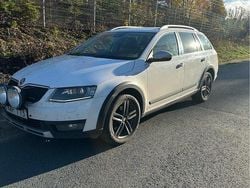 Vit Begagnad 2015 Skoda Octavia Scout Business Line Kombi | 98 000 kr