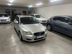 Grå Begagnad 2010 Volvo V50 Kinetic Kombi | 39 900 kr (Marknadspris)