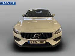 Vit Begagnad 2021 Volvo V60 CC SE Kombi | 374 900 kr (Lite dyr)