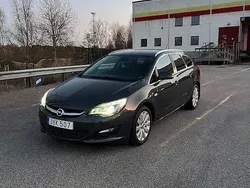 Mörkgrå Begagnad 2015 Opel Astra Enjoy Kombi | 119 900 kr (Marknadspris)