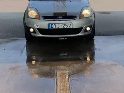 Grå Begagnad 2007 Ford Fiesta Halvkombi | 13 000 kr (Superpris)