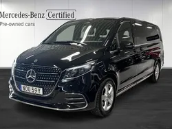 Svart (black) Begagnad 2024 Mercedes V300 AMG line Minibuss | 979 900 kr