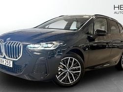 Svart Begagnad 2024 BMW 230e Active Tourer Shadowline Minibuss | 464 700 kr (Marknadspris)