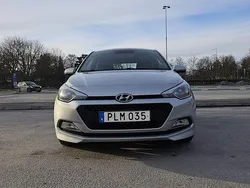 Silver Begagnad 2018 Hyundai i20 Comfort Halvkombi | 79 900 kr (Marknadspris)