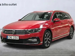 Röd Begagnad 2022 VW Passat Elegance Kombi | 264 900 kr (Marknadspris)