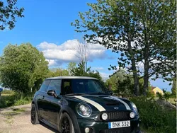 Svart Begagnad 2010 Mini John Cooper Works Halvkombi | 99 000 kr (Superpris)
