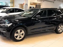 Svart Begagnad 2022 Volvo XC60 Momentum SUV | 374 900 kr (Marknadspris)