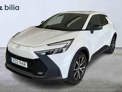 Vit Begagnad 2024 Toyota C-HR Style SUV | 424 900 kr (Marknadspris)