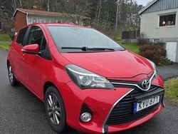 Röd Begagnad 2015 Toyota Yaris Halvkombi | 99 900 kr (Bra pris)