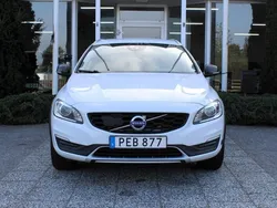Vit Begagnad 2017 Volvo V60 CC Momentum Kombi | 187 900 kr (Superpris)