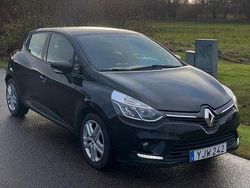 Svart Begagnad 2017 Renault Clio IV Expression Halvkombi | 89 000 kr (Marknadspris)