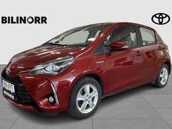 Röd Begagnad 2020 Toyota Yaris Hybrid Halvkombi | 189 900 kr (Marknadspris)