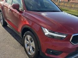 Röd Begagnad 2021 Volvo XC40 Momentum SUV | 255 000 kr (Marknadspris)