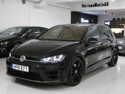 Svart Begagnad 2015 VW Golf VII R Halvkombi | 229 900 kr (Marknadspris)