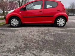 Röd Begagnad 2008 Peugeot 107 Halvkombi | 21 999 kr (Marknadspris)