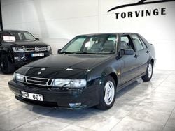 Mörkgrön Begagnad 1998 Saab 9000 Sedan | 129 900 kr