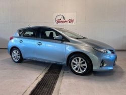 Ljusblå Begagnad 2012 Toyota Auris Multidrive S Halvkombi | 92 000 kr (Marknadspris)