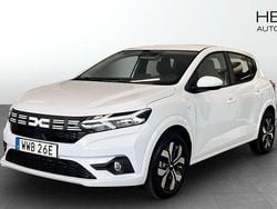 Vit (white) Ny 2025 Dacia Sandero Expression Halvkombi | 189 900 kr (Superpris)