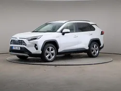 Vit (white pearl cs) Begagnad 2020 Toyota RAV4 Hybrid Executive SUV | 325 000 kr (Marknadspris)