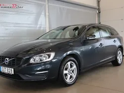 Grå Begagnad 2017 Volvo V60 Kinetic Kombi | 169 900 kr (Marknadspris)