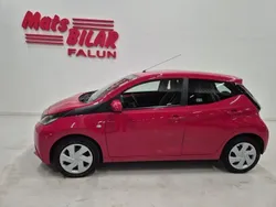Röd Begagnad 2018 Toyota Aygo X-play Halvkombi | 89 900 kr (Marknadspris)