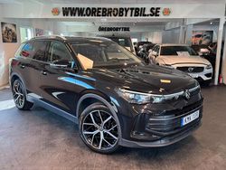 Svart Begagnad 2024 VW Tiguan Life SUV | 399 900 kr (Dyr)