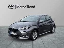Mörkgrå (grå) Begagnad 2020 Toyota Yaris Active Halvkombi | 175 000 kr (Marknadspris)