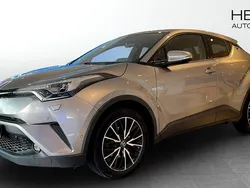 Mörkgrå (grey) Begagnad 2017 Toyota C-HR Multidrive S SUV | 210 000 kr (Marknadspris)