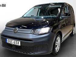 Svart (deep black pärleffekt) Begagnad 2023 VW Caddy Minibuss | 299 900 kr (Marknadspris)