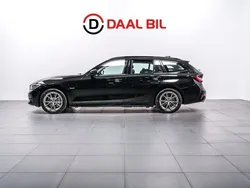 Svart Begagnad 2021 BMW 330e Sport Line Kombi | 279 700 kr (Superpris)