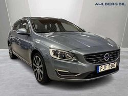 Ljusblå Begagnad 2018 Volvo V60 Momentum Kombi | 239 500 kr (Marknadspris)