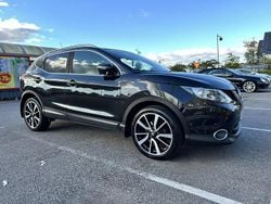 Svart Begagnad 2015 Nissan Qashqai Tekna SUV | 75 000 kr (Marknadspris)