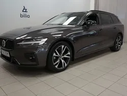 Grå Begagnad 2024 Volvo V60 Plus Kombi | 399 900 kr (Marknadspris)
