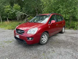 Röd Begagnad 2008 Kia Carens Minibuss | 9 000 kr