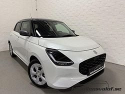 Vit Ny 2025 Suzuki Swift Halvkombi | 254 900 kr (Marknadspris)