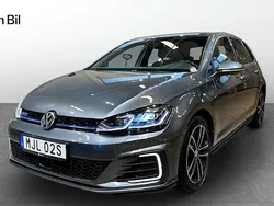 Mörkgrå Begagnad 2020 VW Golf VIII GTE Sedan | 249 900 kr (Marknadspris)