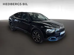Svart Begagnad 2023 Citroën e-C4 Shine Sedan | 269 900 kr (Bra pris)