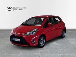 Röd Begagnad 2018 Toyota Yaris Active Halvkombi | 159 900 kr (Marknadspris)