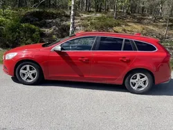 Röd Begagnad 2011 Volvo V60 R-Design Kombi | 70 000 kr (Marknadspris)